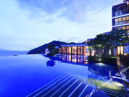 Royal Garden Resort Sanya — 4-Star Luxury Hotel in Sanya, People's Republic of China