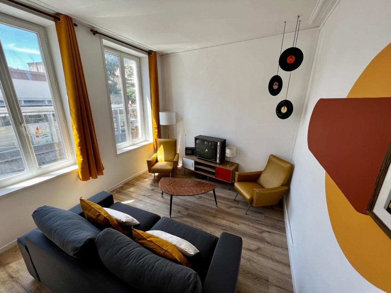 Appart Vintage Seventies 4 À 6 Pers Centre Ville — 4-Star Luxury Hotel in Boulogne-Sur-Mer, France