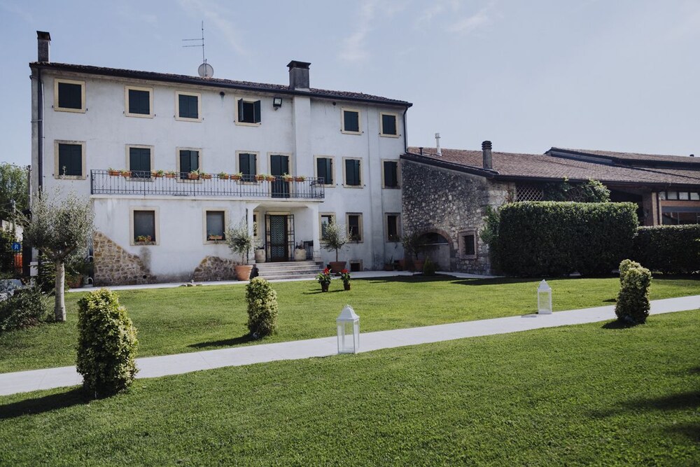 Corte Poli — 4-Star Luxury Hotel in San Martino Buon Albergo, Italy