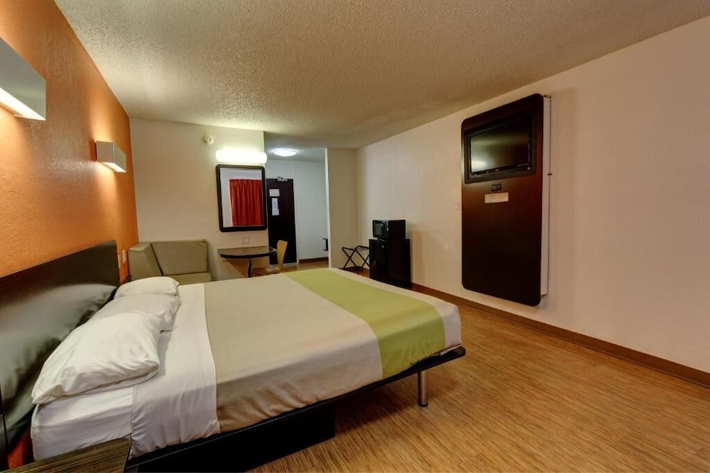 Executive Inn & Suites Hobby - photo 8