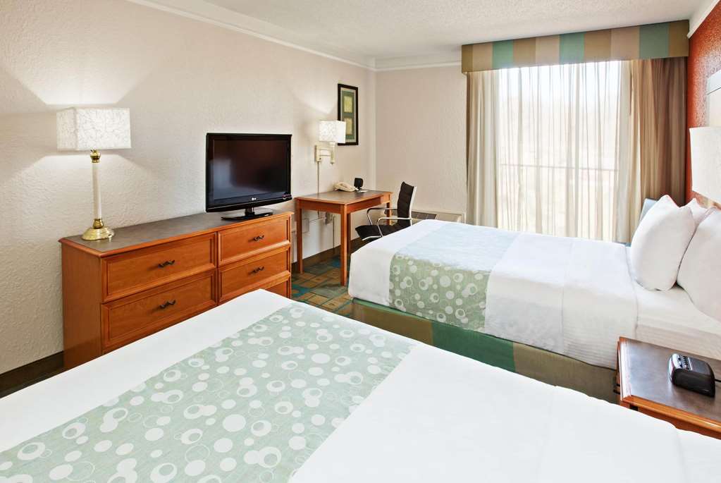 La Quinta Inn & Suites by Wyndham Nashville Airport Opryland - photo 16