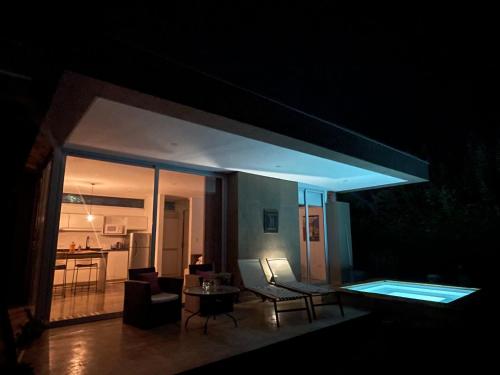 Casa en Vistalba para dos personas con yacuzzi de temporada en la terraza — 4-Star Luxury Hotel in Lujan, Argentina