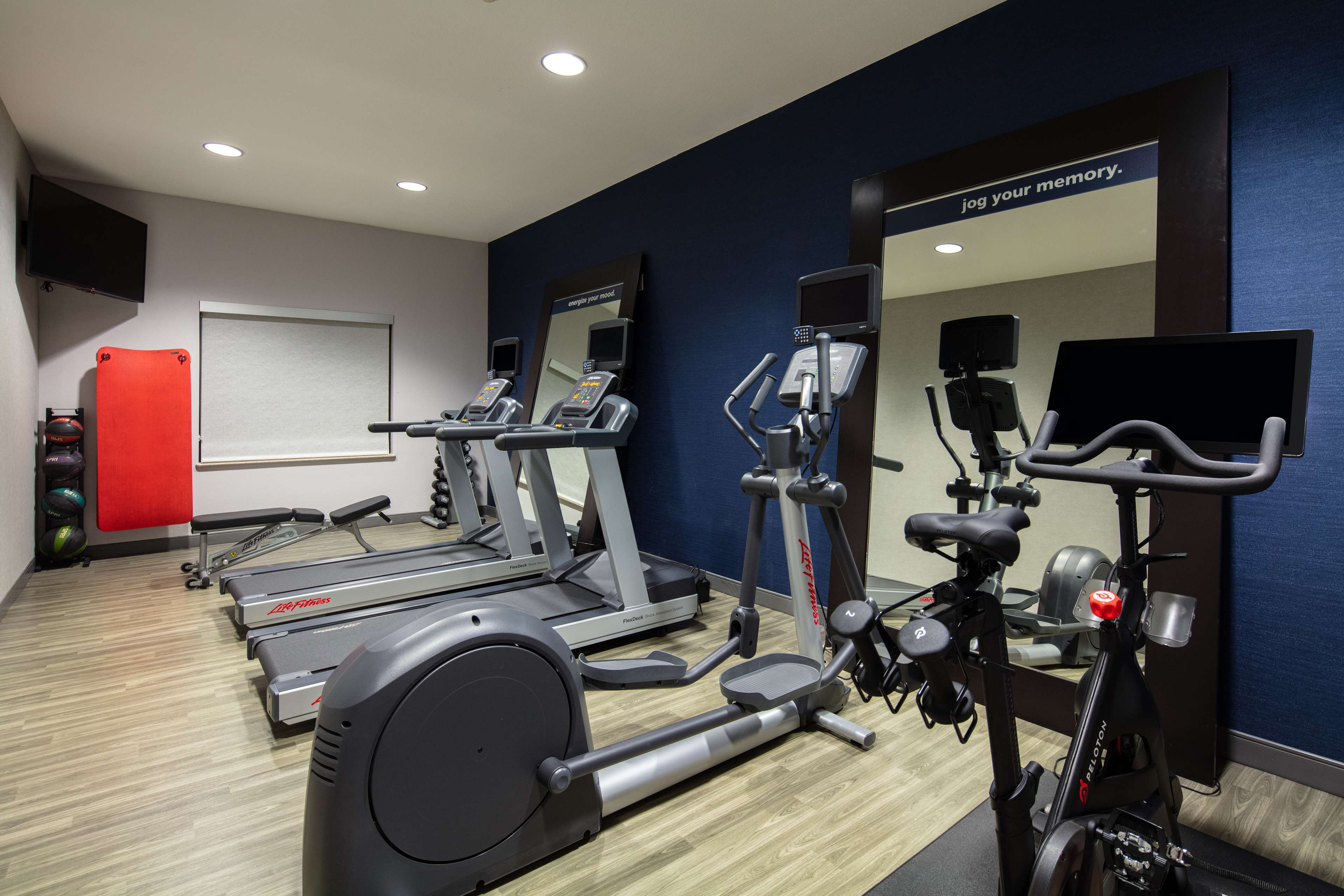 Hampton Inn Medford - photo 15