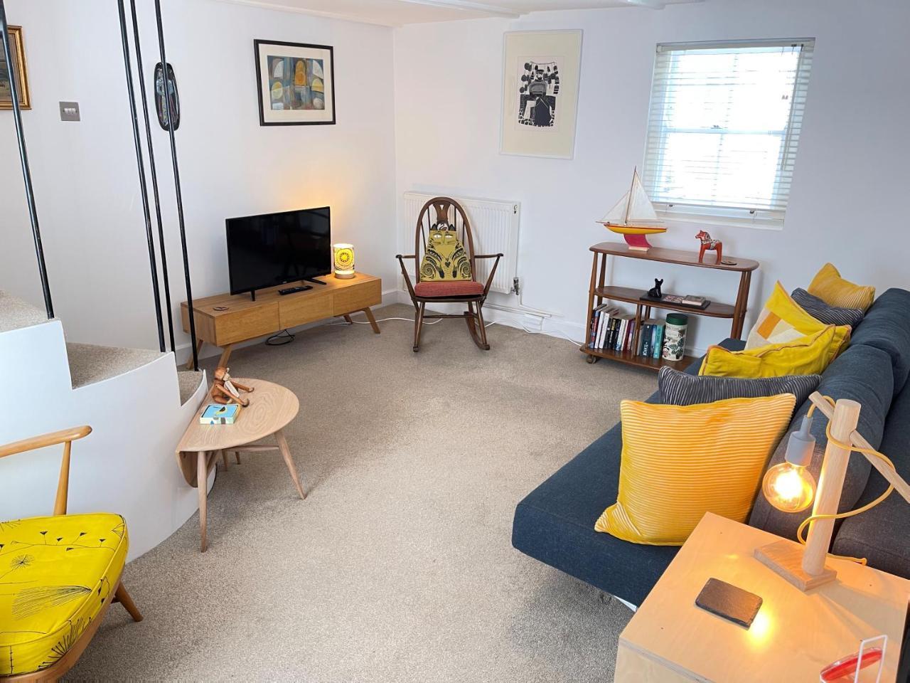 Sixpence Cottage a Few Steps From the Harbour — 4-Star Luxury Hotel in St Ives, United Kingdom