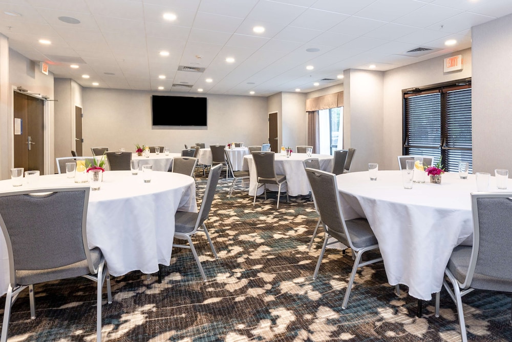 Hampton Inn Christiansburg Blacksburg - photo 43