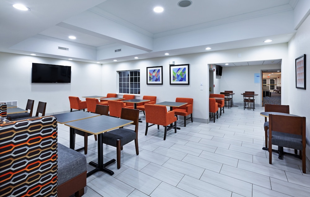 Holiday Inn Express Hotel & Suites Jenks by IHG - photo 27