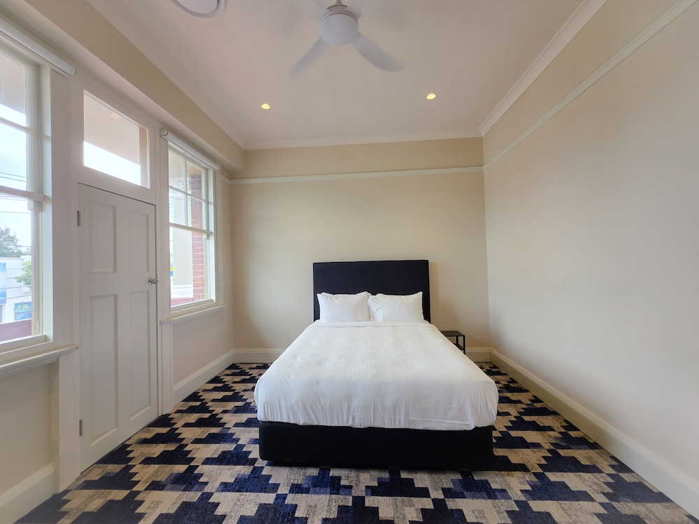 Riverview Hotel Tempe 22313238 — Tempe