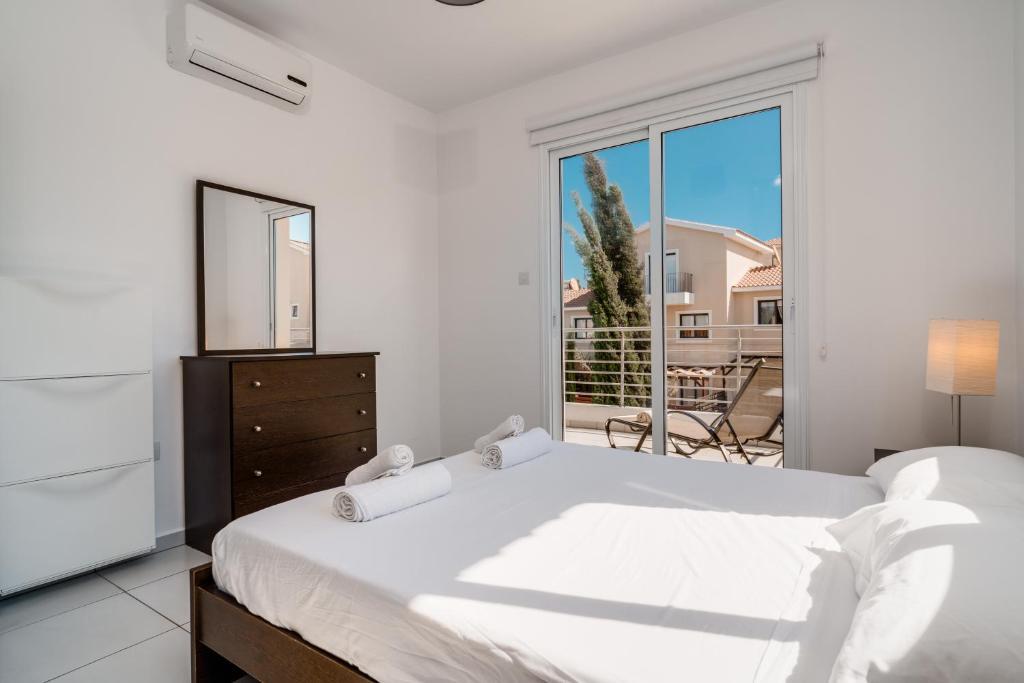 Lovely 2 Bedroom Family Apartment w Pool