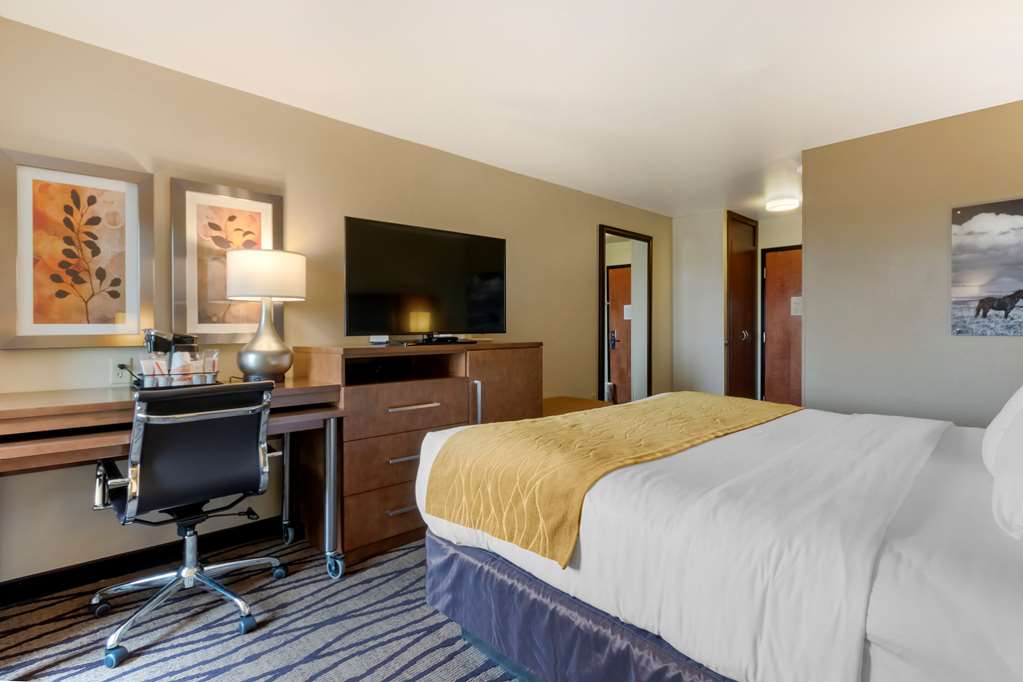 Comfort Inn & Suites Market Airport - photo 10