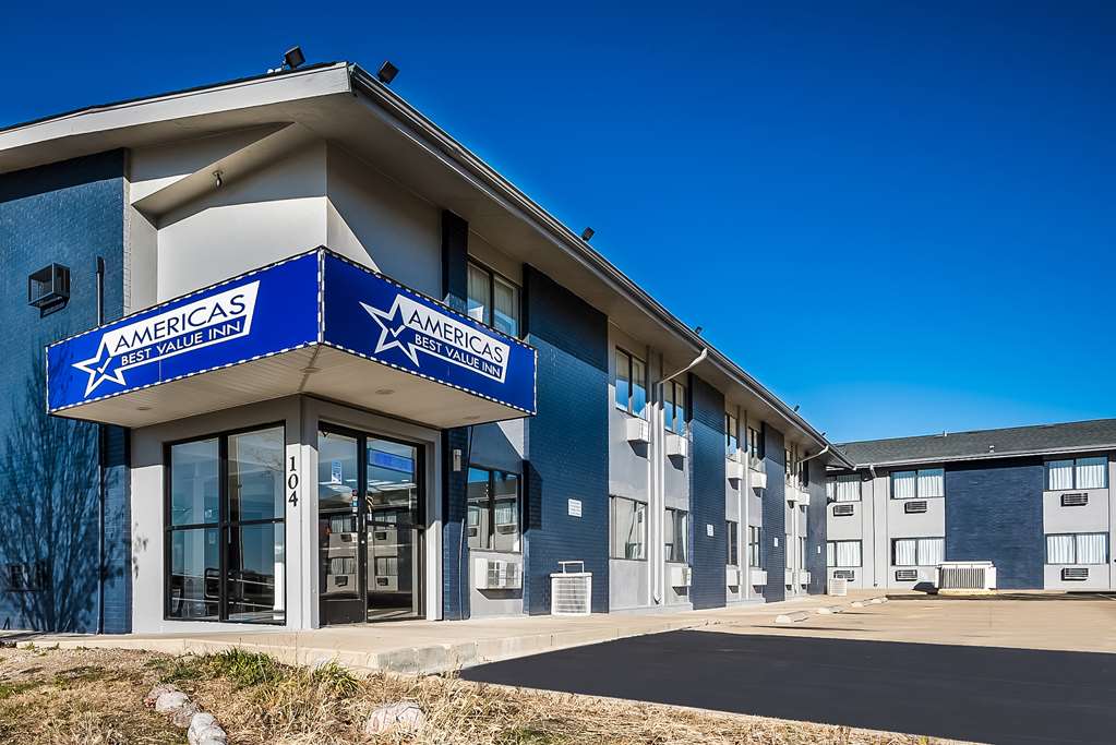 Americas Best Value Inn East Peoria - photo 2