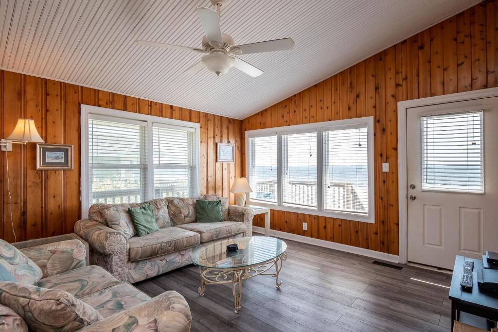 Windward Mark by Oak Island Accommodations - featured photo