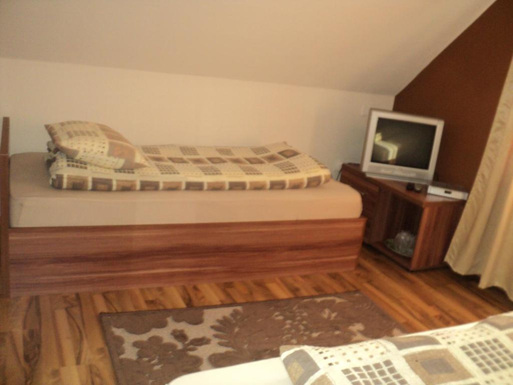 Cabana Suvenirurilor in Garda De Sus, Romania