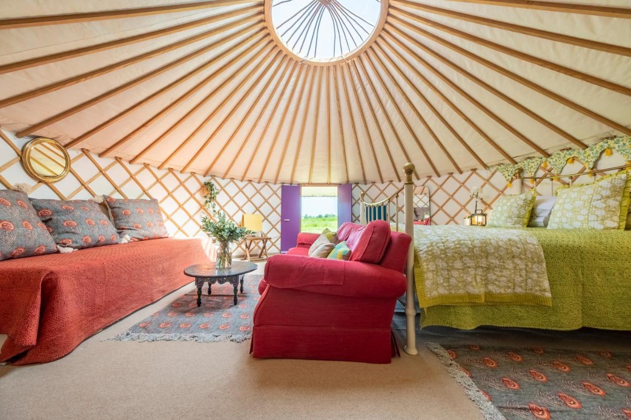Luxury glamping in Constable Country Valley View Yurt — hotel in Sudbury