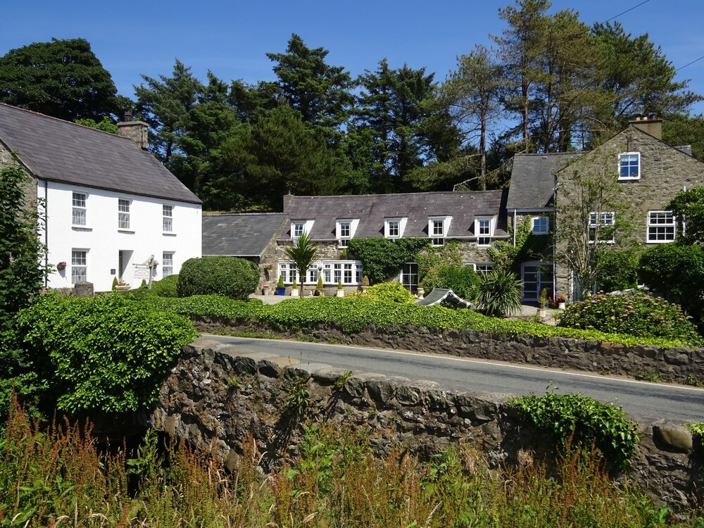 Yr Hen Felin The Old Mill B&B — 4-Star Luxury Hotel in Pwllheli, United Kingdom