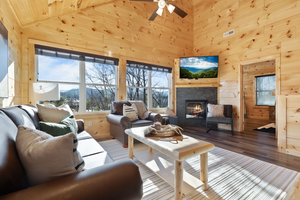 Parkway Paradise w Private Hot Tub - photo 21