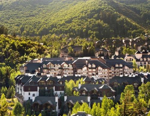Ski In Ski Out 3 Bedroom Vacation Condo With Resort Amenities That Include Exercise Center Indoor Pool And Hot Tubs in Beavercreek, United States