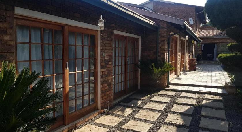 Royal Villa Guesthouse — 4-Star Luxury Hotel in Brakpan, South Africa