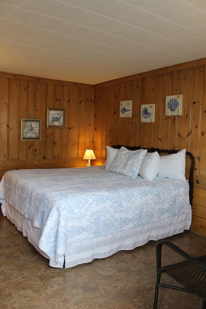 Town & Beach Motel - photo 21