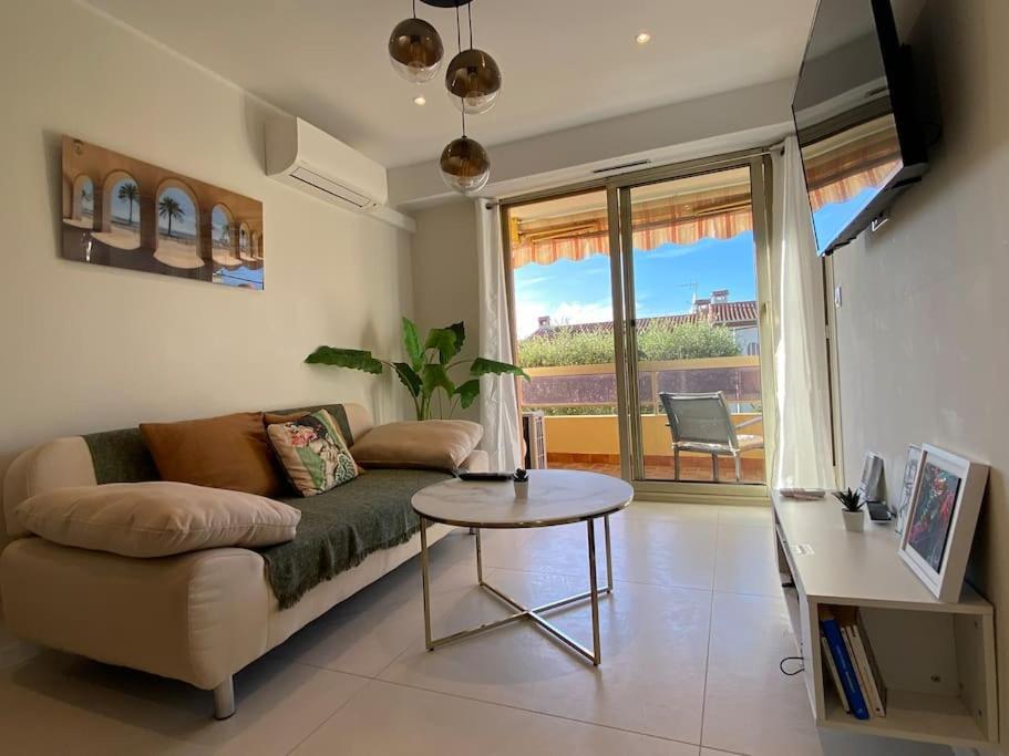 Lumineux Tout Confort Wifi & Terrace & Parking — hotel in Saint-Laurent-Du-Var