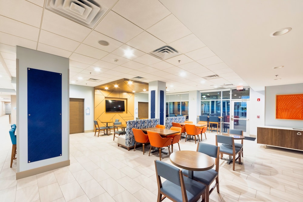 Holiday Inn Express & Suites Harrisonburg University Area by IHG - photo 47