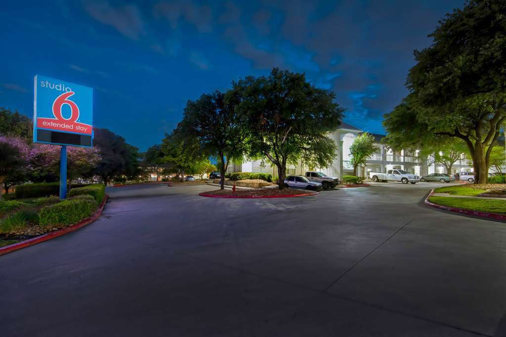 Studio 6 San Antonio TX Six Flags - photo 2