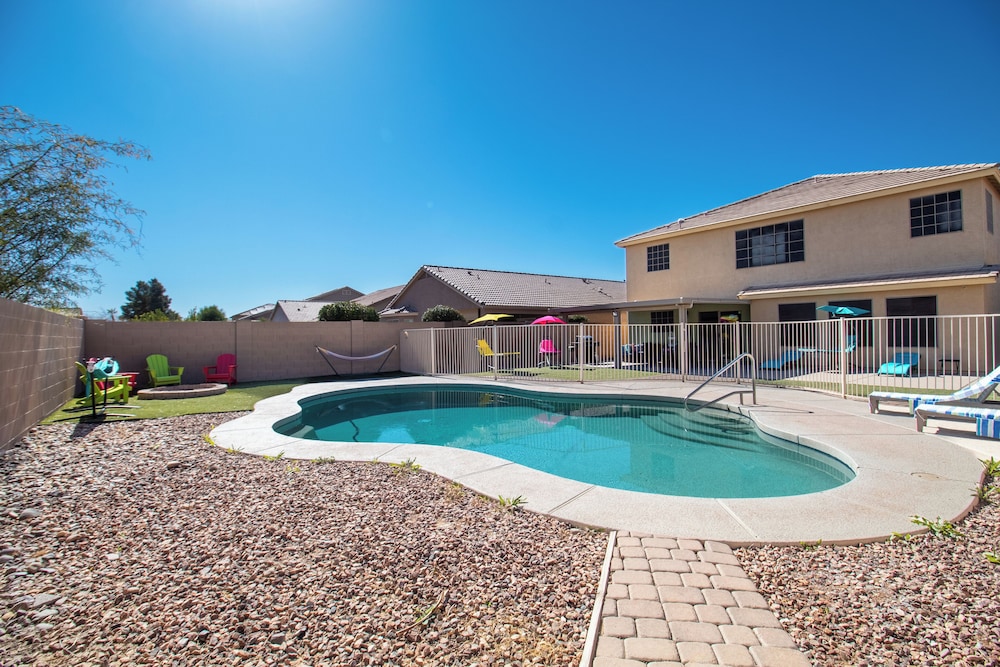 Casa Alessia 4BR Home & Heated Pool — 4-Star Luxury Hotel in Casa Grande, United States