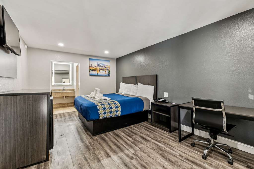 Knights Inn Antioch - photo 6