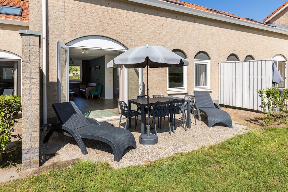 Restyled Bungalow With 2 Bathrooms Near the Beach — 4-Star Luxury Hotel in Renesse, Netherlands