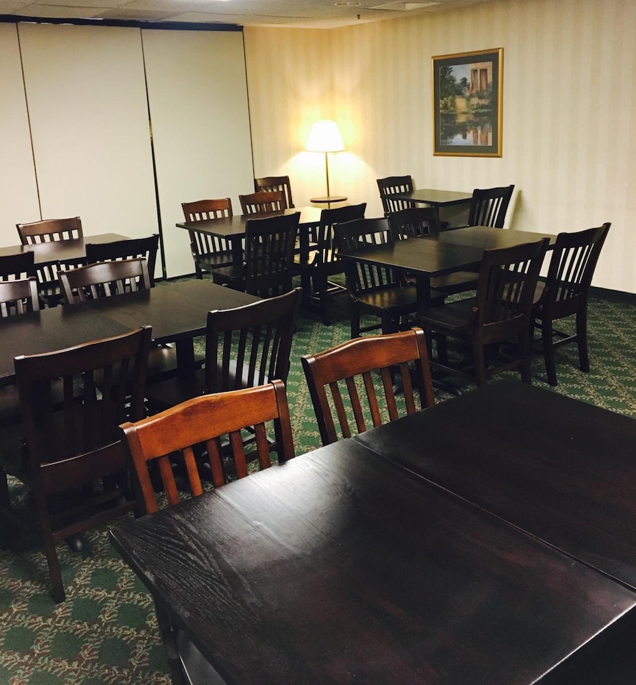 Greystone Inn and Suites - photo 20