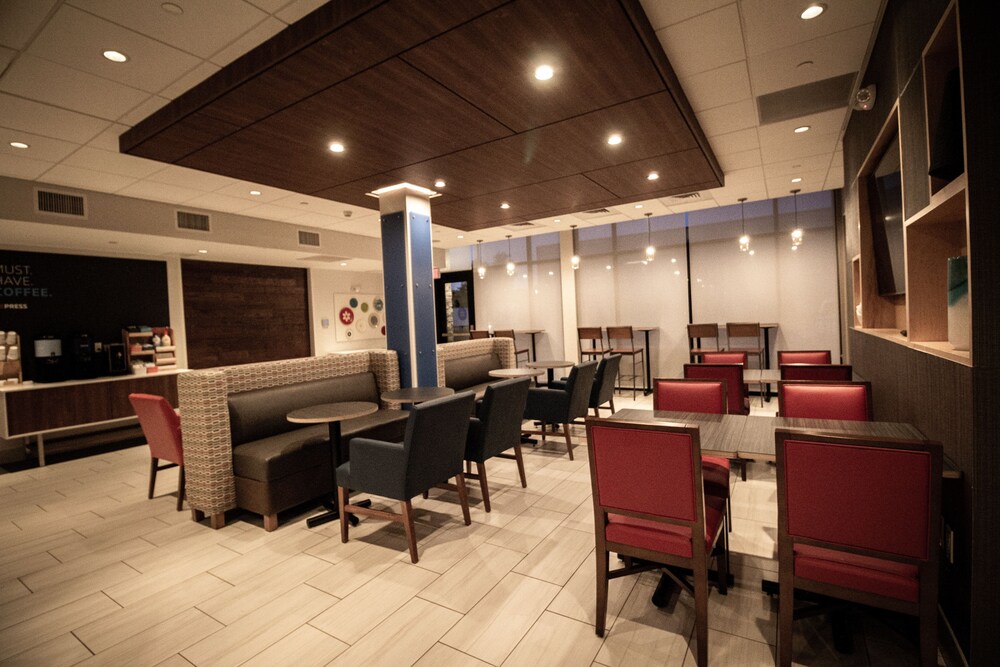 Holiday Inn Express & Suites Boston South Randolph by IHG - photo 45