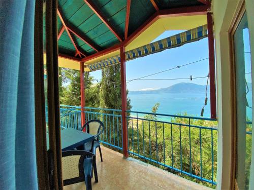Ramo's Cozy Beachside Haven with Panoramic Views 2nd - last minute hotel in Vlore