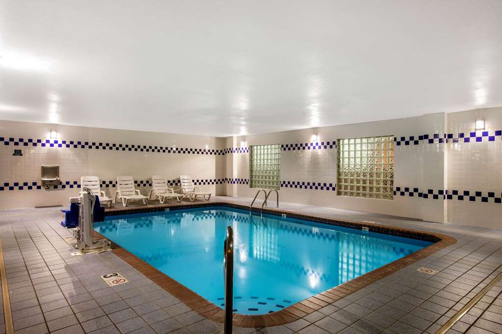 La Quinta Inn & Suites by Wyndham Emporia - photo 8