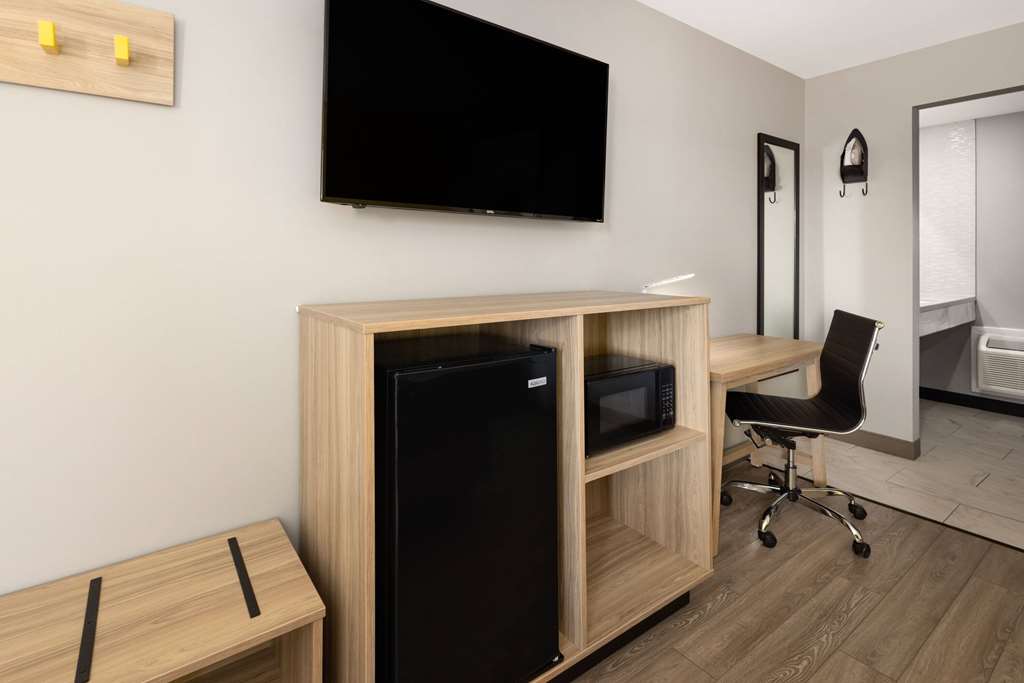 Super 8 by Wyndham Hazleton - photo 9