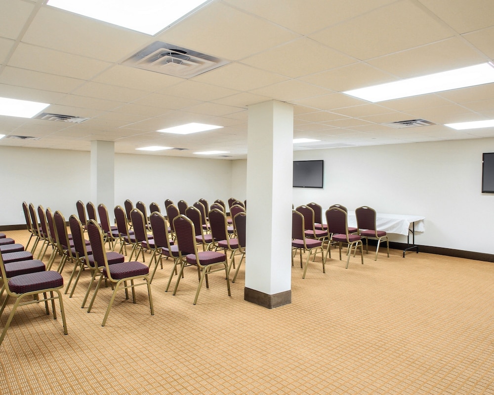 Days Inn by Wyndham Brooklyn Borough Park - photo 42