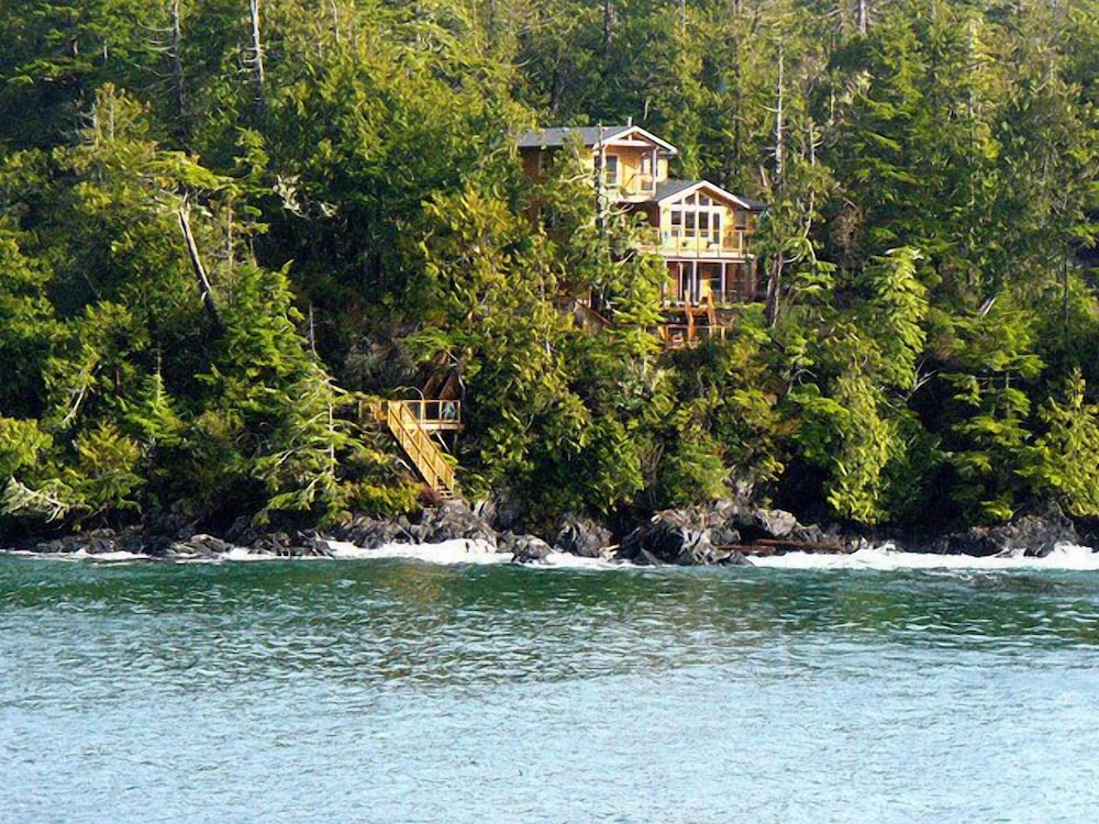 Reef Point Oceanfront B & B — 4-Star Luxury Hotel in Ucluelet, Canada