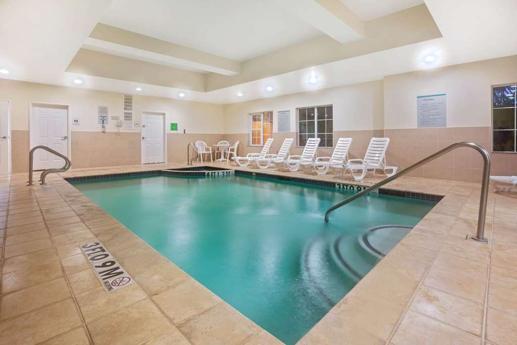 La Quinta Inn & Suites by Wyndham Houston Magnolia - photo 10