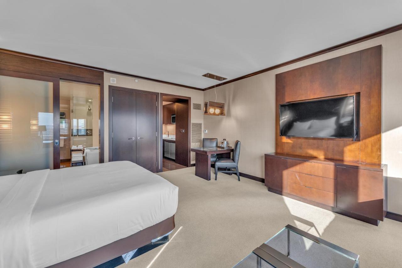 Vdara Studio Suite 011 Pool View Free Valet Parking