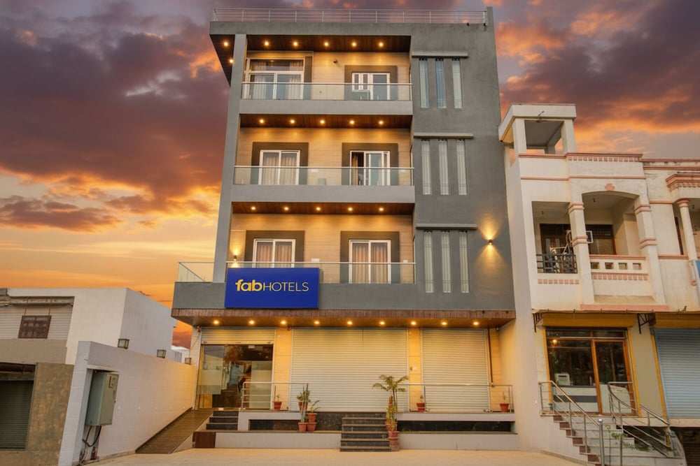 FabHotel 7th Crossing - carbon neutral hotel in Jaipur