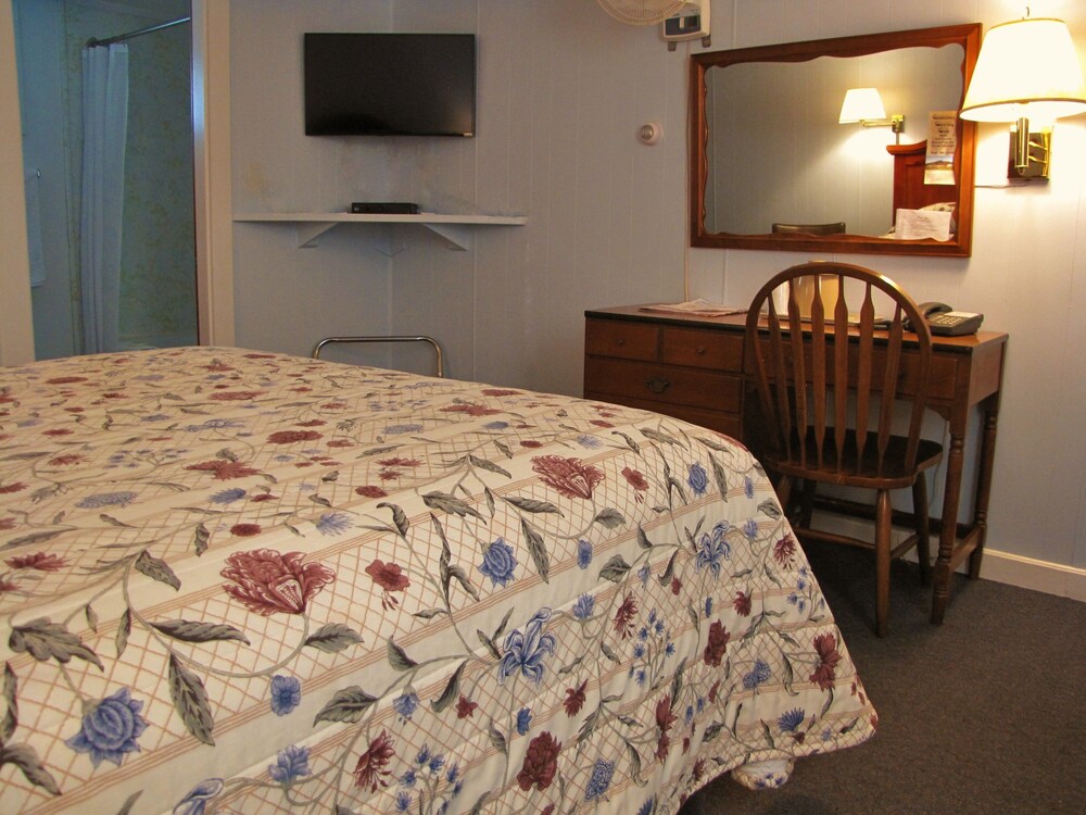 Colebrook C.C. & Motel - photo 8