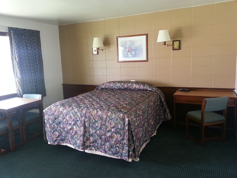 Spinning Wheel Motel - photo 8