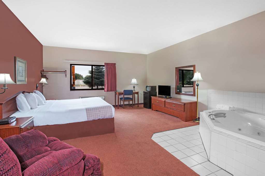Super 8 by Wyndham Mason City - photo 9