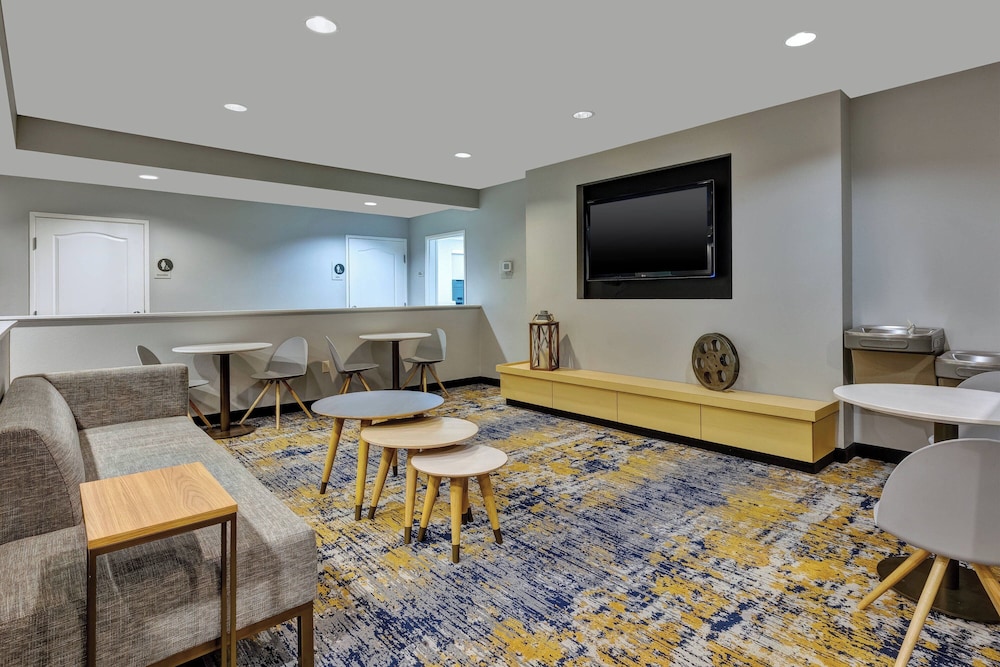 TownePlace Suites by Marriott Nashville Airport - photo 3
