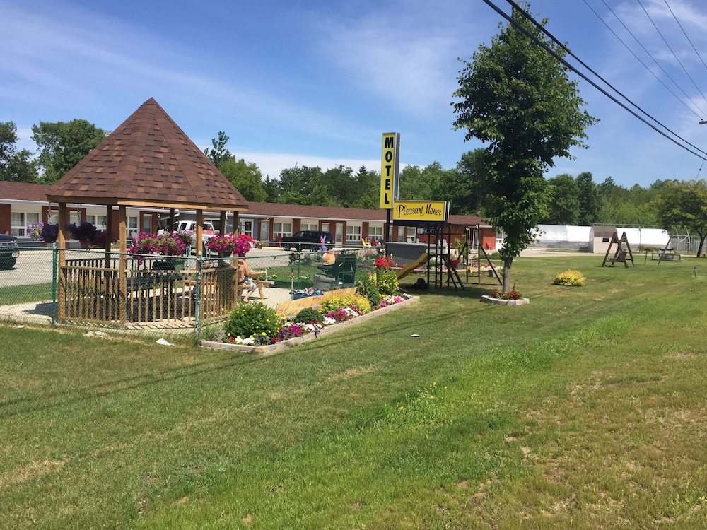 Pleasant Manor Motel in Collingwood, Canada