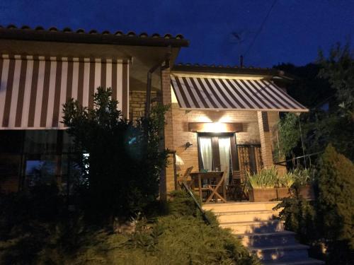 Hilltop Villa Garden With Great Views — 4-Star Luxury Hotel in Poggio Catino, Italy