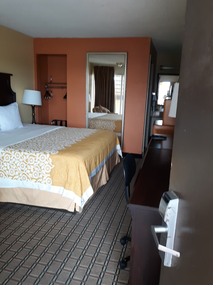 Days Inn by Wyndham Blytheville - photo 26