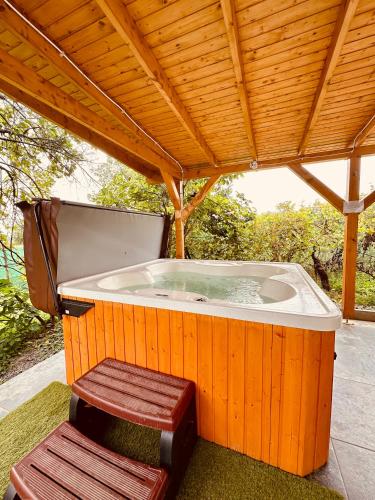 Tenkeshegyi Házikó in Siklos, Hungary