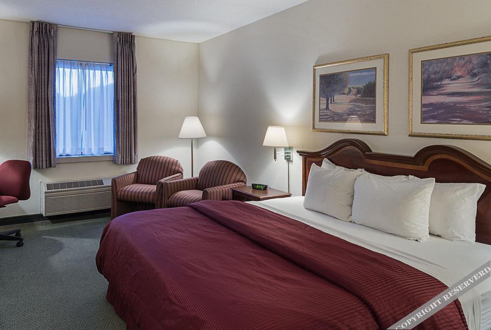 Clarion Hotel & Conference Center - photo 9