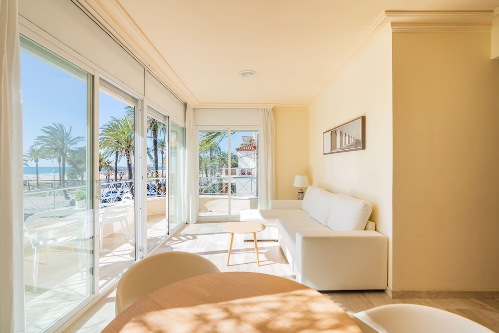Marea Aparthotel — hotel in Vilanova I La Geltru