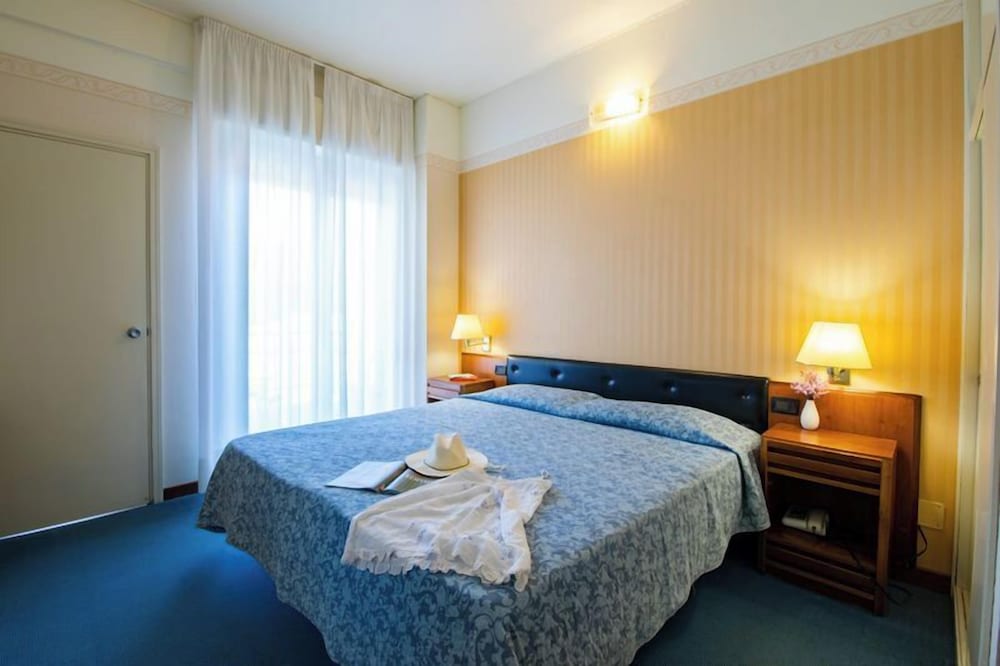 Hotel Esplanade — Cesenatico — photo 3