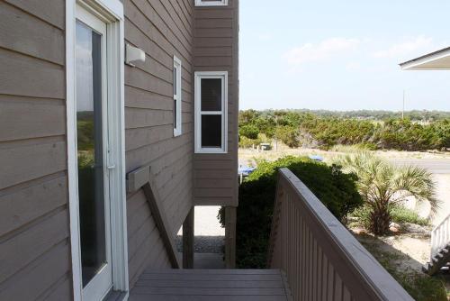 Wahoo by Oak Island Accommodations - photo 6